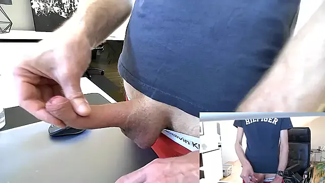 DomManlyGuy – webcam model profile photo Image 5