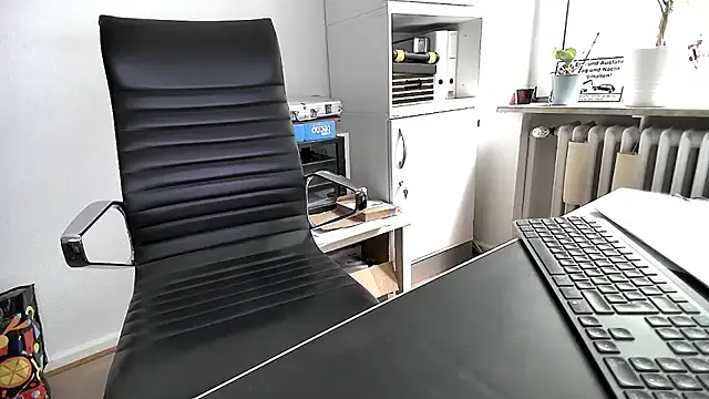 DomManlyGuy – webcam model profile photo Image 6