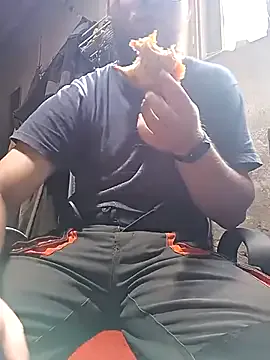 PabloArena – webcam model profile photo Image 12