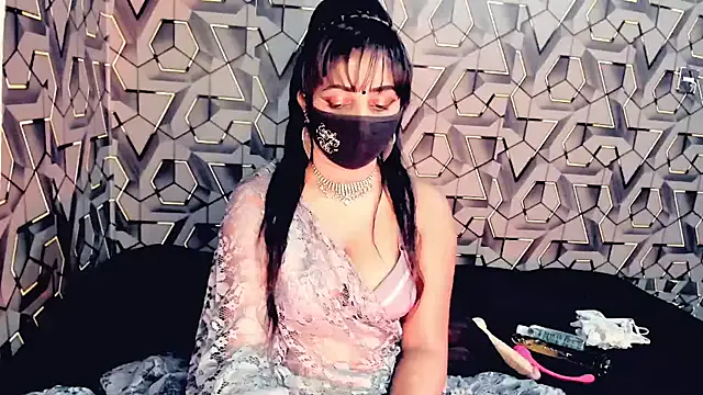 roouse – webcam model profile photo Image 5