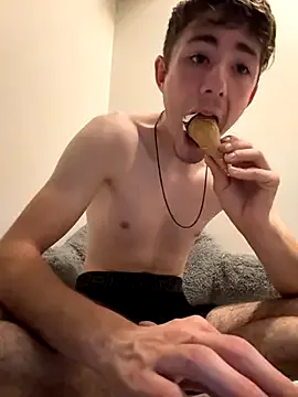 YU-KI00 – webcam model profile photo Image 13