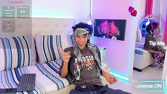 em1ly_e – webcam model profile photo Image 9