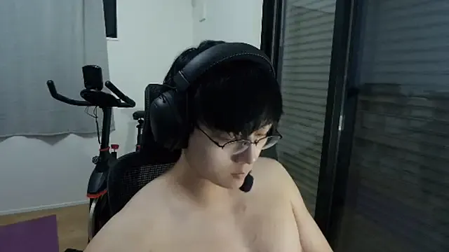 nagi_112 – webcam model profile photo Image 19