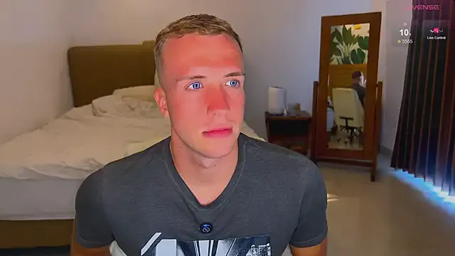 Earth_001 – webcam model profile photo Image 18