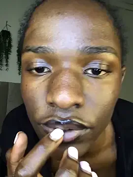 bloody_babe – webcam model profile photo Image 2