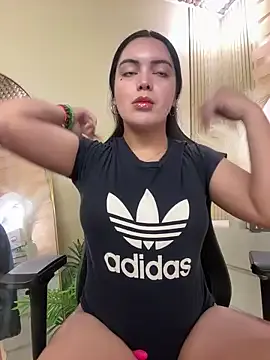 charming_ruru – webcam model profile photo Image 14