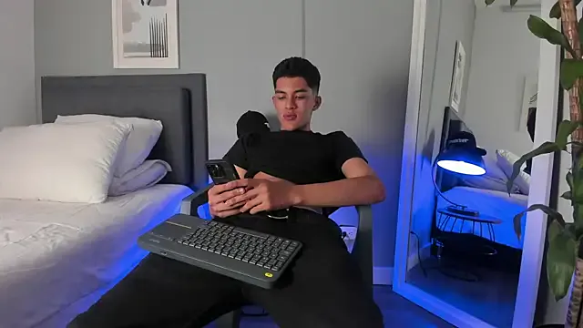 evelune – webcam model profile photo Image 10