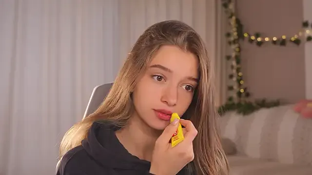 nina_ponse – webcam model profile photo Image 18