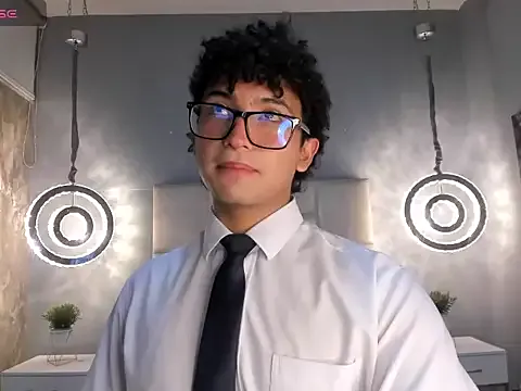 shyguycurious5 – webcam model profile photo Image 2