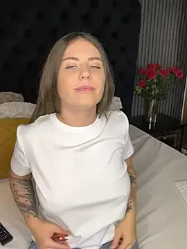 VanessaHart Image 4