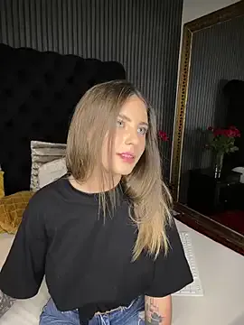 VanessaHart Image 7
