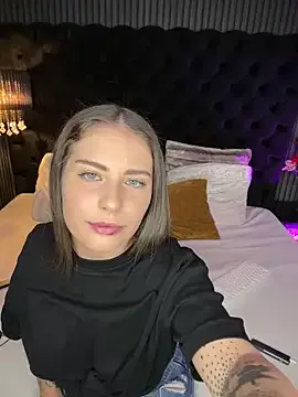 VanessaHart Image 8