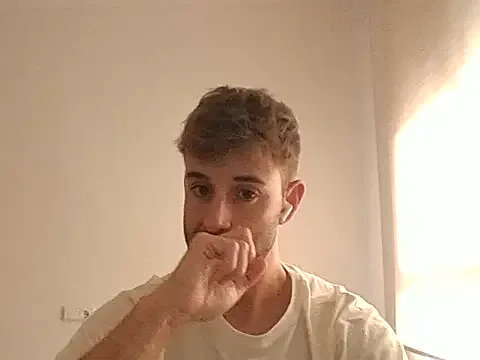 QYBOYS-001 – webcam model profile photo Image 3