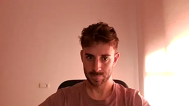 QYBOYS-001 – webcam model profile photo Image 4