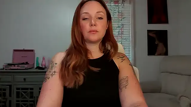 roouse – webcam model profile photo Image 14