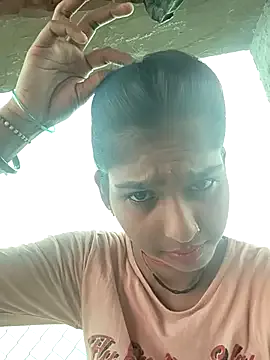 someone_sweet – webcam model profile photo Image 3