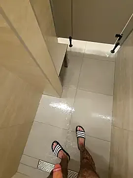 YU-KI00 – webcam model profile photo Image 11