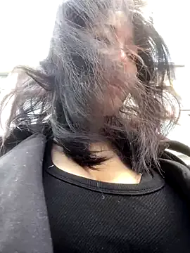 roouse – webcam model profile photo Image 10