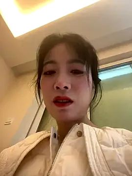 roouse – webcam model profile photo Image 11