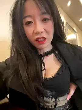 roouse – webcam model profile photo Image 13