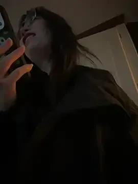 roouse – webcam model profile photo Image 17