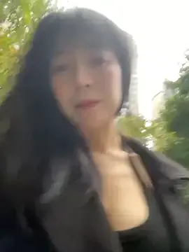 roouse – webcam model profile photo Image 6