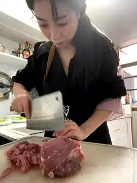 roouse – webcam model profile photo Image 7