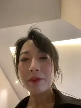 roouse – webcam model profile photo Image 9