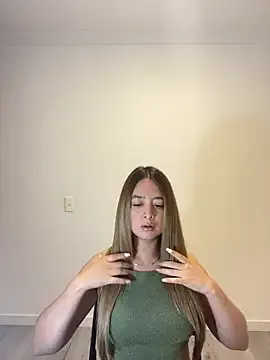 roouse – webcam model profile photo Image 18