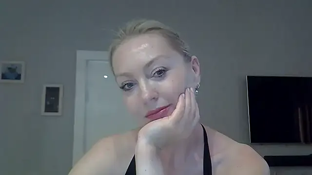 V-Hot-Sweti – webcam model profile photo Image 5