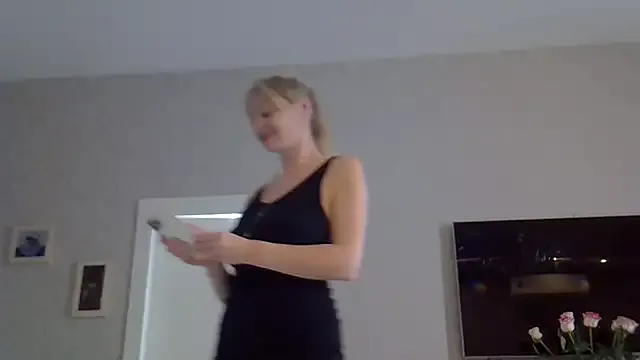 V-Hot-Sweti – webcam model profile photo Image 9